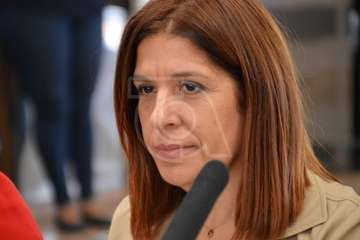 Presentación del calendario solidario 2010 en el Mercado Municipal de Telde (Foto TA)